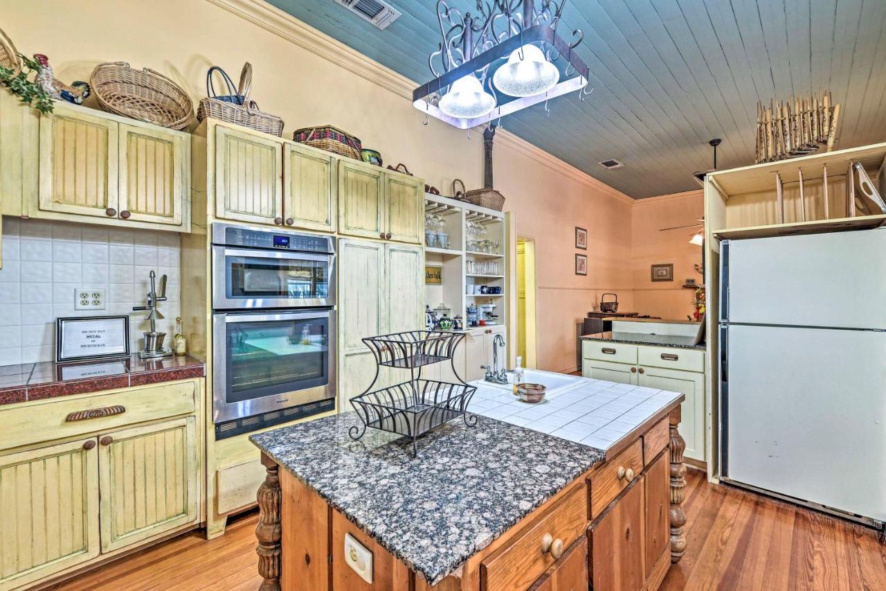 The Lilly House Historic Glen Rose Home With Porch! Экстерьер фото