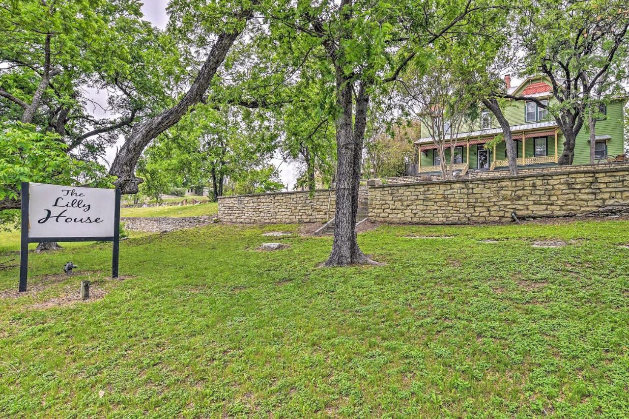 The Lilly House Historic Glen Rose Home With Porch! Экстерьер фото