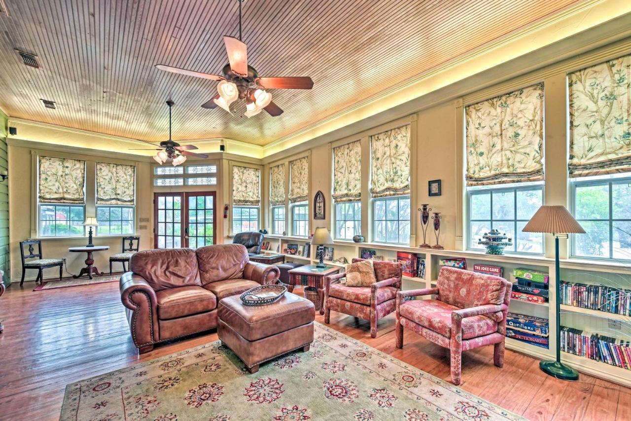 The Lilly House Historic Glen Rose Home With Porch! Экстерьер фото