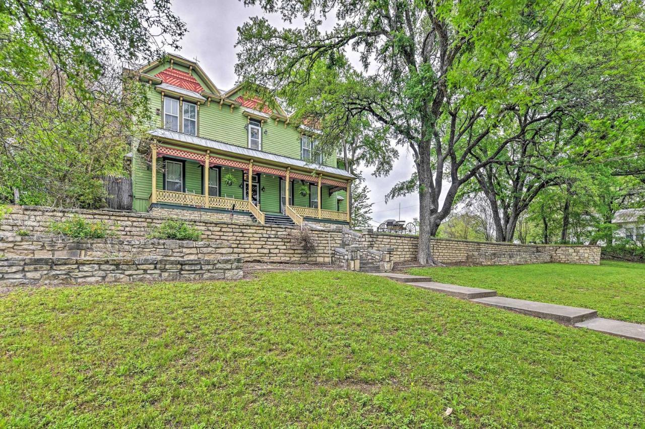 The Lilly House Historic Glen Rose Home With Porch! Экстерьер фото