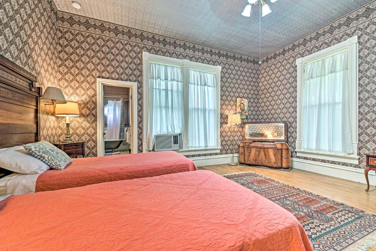 The Lilly House Historic Glen Rose Home With Porch! Экстерьер фото