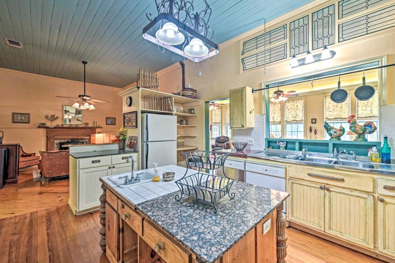 The Lilly House Historic Glen Rose Home With Porch! Экстерьер фото